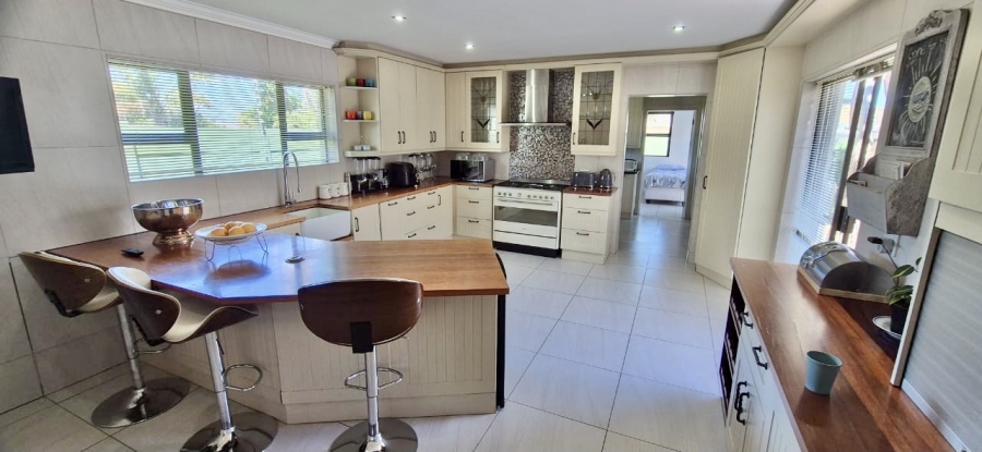5 Bedroom Property for Sale in Summerstrand Eastern Cape